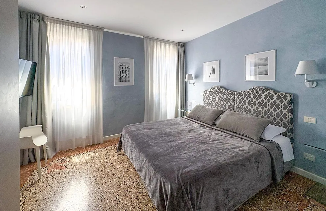 Casa con vista canale-1